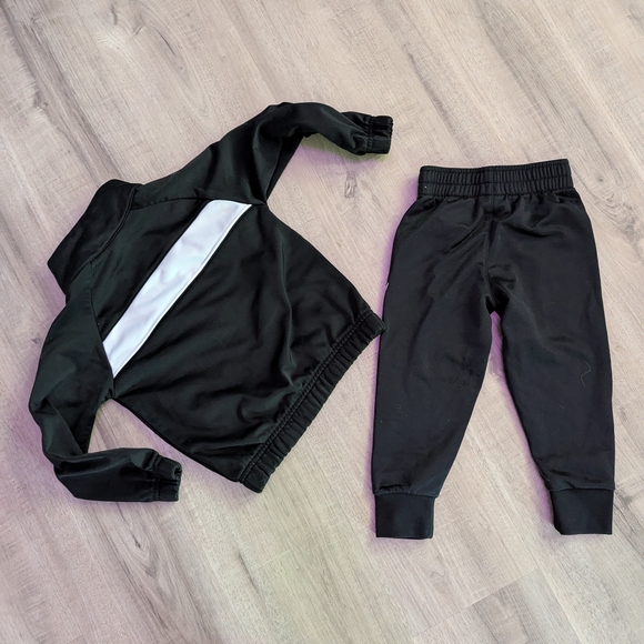 Black and White Nike Tracksuit Set - Picture 3 of 4